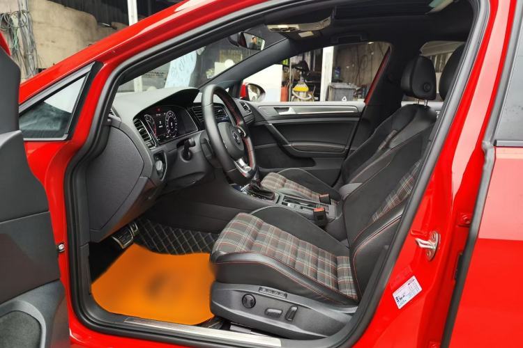 Used Volkswagen Golf GTI 2018 2.0 TSI GTI Interior 2