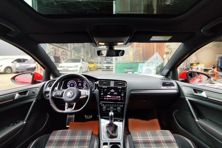 Used Volkswagen Golf GTI 2018 2.0 TSI GTI Interior 3