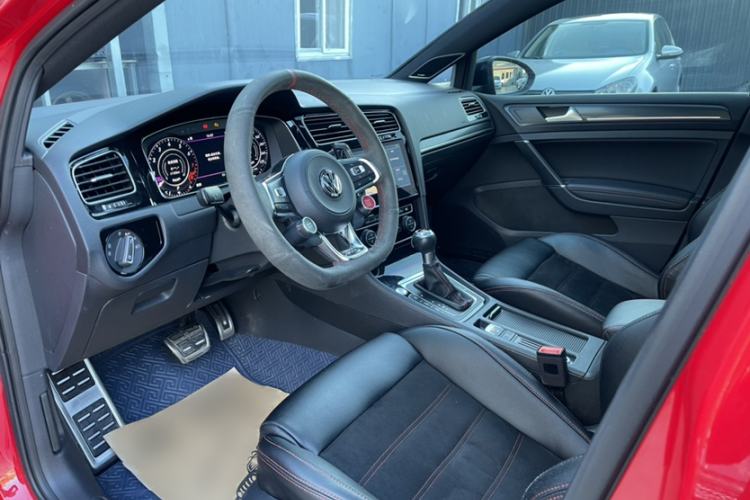 Used Volkswagen Golf GTI 2018 2.0 TSI GTI Interior 4