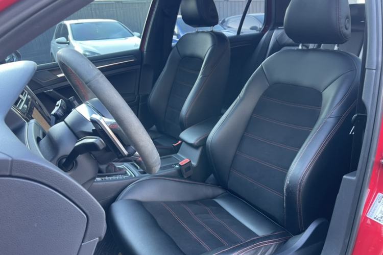 Used Volkswagen Golf GTI 2018 2.0 TSI GTI Interior 5
