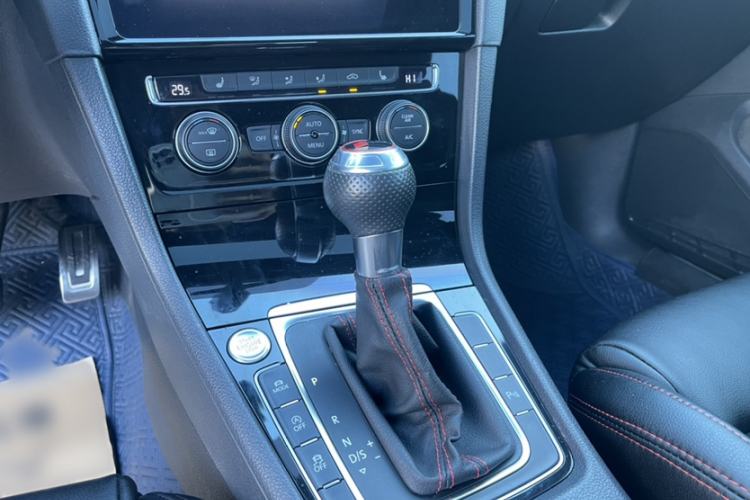 Used Volkswagen Golf GTI 2018 2.0 TSI GTI Interior 7