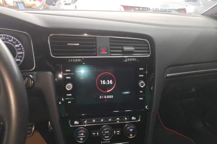 Used Volkswagen Golf GTI 2018 2.0 TSI GTI Audio And AC Panel