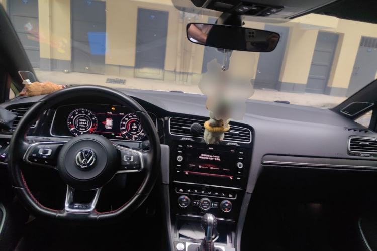 Used Volkswagen Golf GTI 2018 2.0 TSI GTI Center Console
