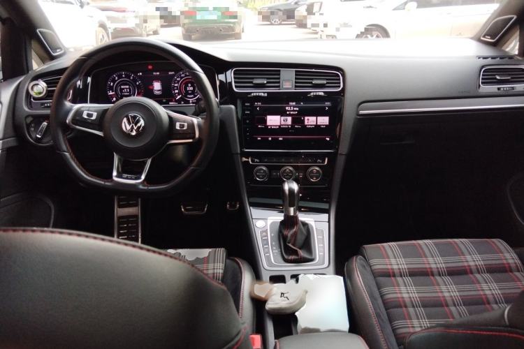 Used Volkswagen Golf GTI 2018 2.0 TSI GTI Center Console