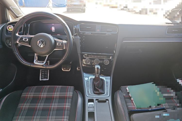Used Volkswagen Golf GTI 2018 2.0 TSI GTI Center Console