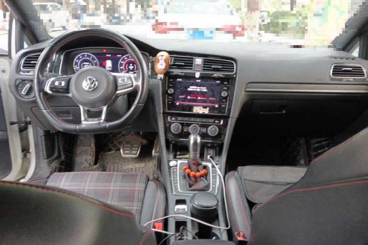 Used Volkswagen Golf GTI 2018 2.0 TSI GTI Center Console