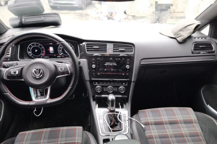 Used Volkswagen Golf GTI 2018 2.0 TSI GTI Center Console
