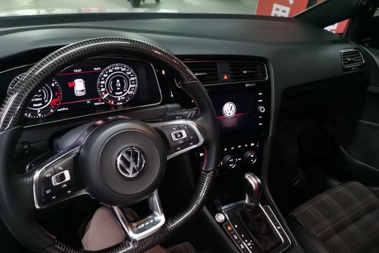 Used Volkswagen Golf GTI 2018 2.0 TSI GTI Center Console