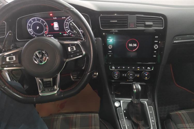 Used Volkswagen Golf GTI 2018 2.0 TSI GTI Center Console