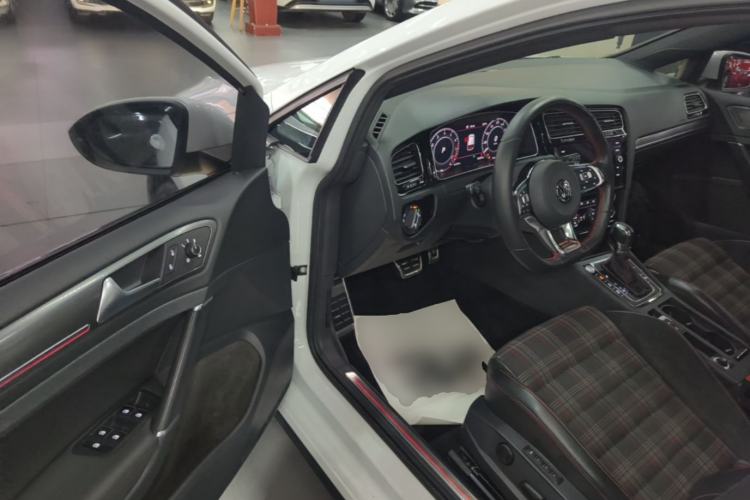Used Volkswagen Golf GTI 2018 2.0 TSI GTI Driver Seat