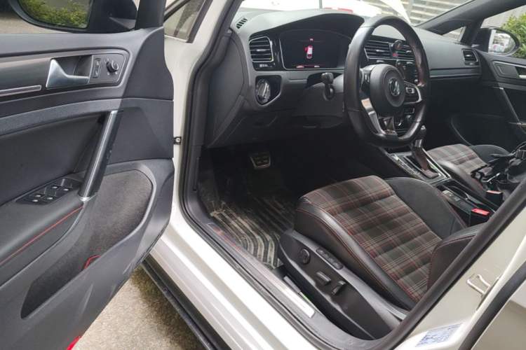 Used Volkswagen Golf GTI 2018 2.0 TSI GTI Driver Seat