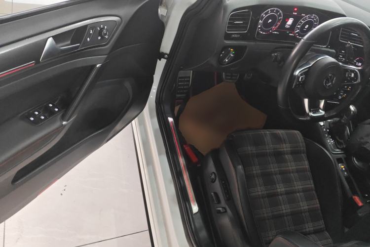 Used Volkswagen Golf GTI 2018 2.0 TSI GTI Driver Seat