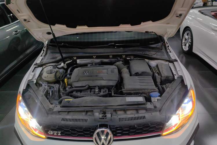 Used Volkswagen Golf GTI 2018 2.0 TSI GTI Engine Bay