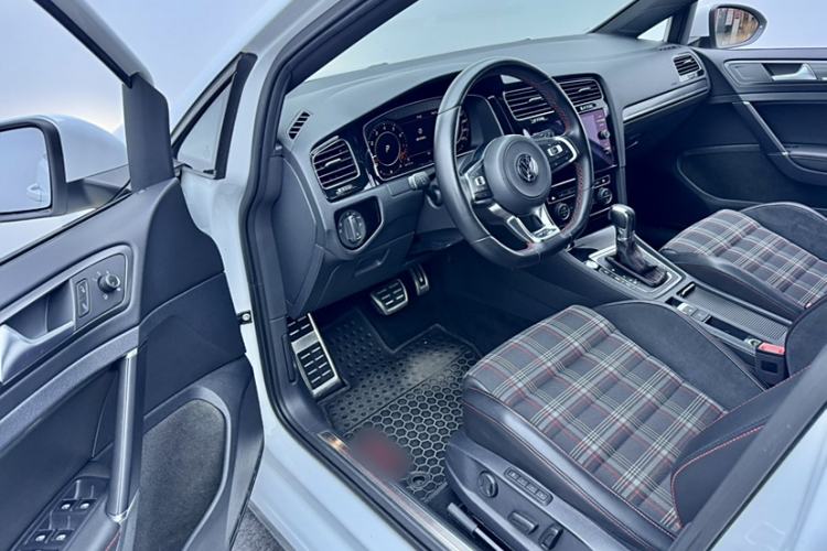 Used Volkswagen Golf GTI 2018 2.0 TSI GTI Interior 2