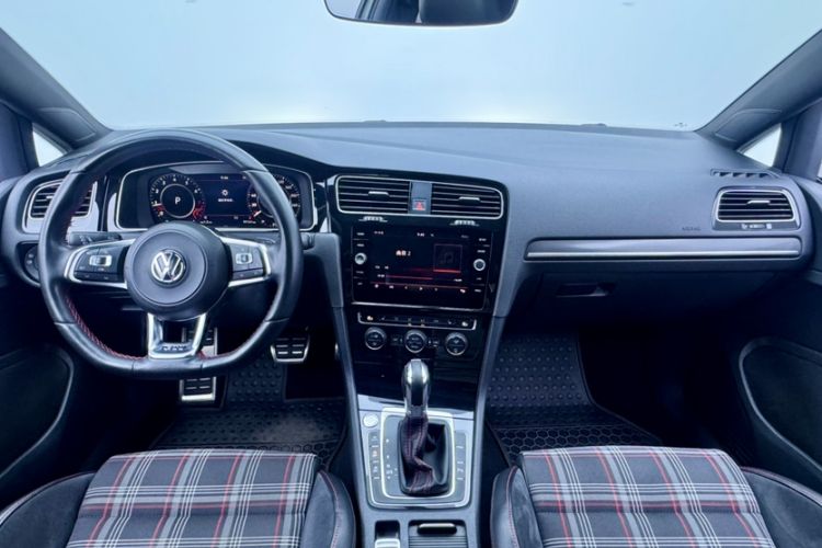 Used Volkswagen Golf GTI 2018 2.0 TSI GTI Interior 8