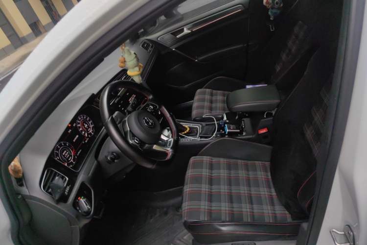Used Volkswagen Golf GTI 2018 2.0 TSI GTI Left Front Seat