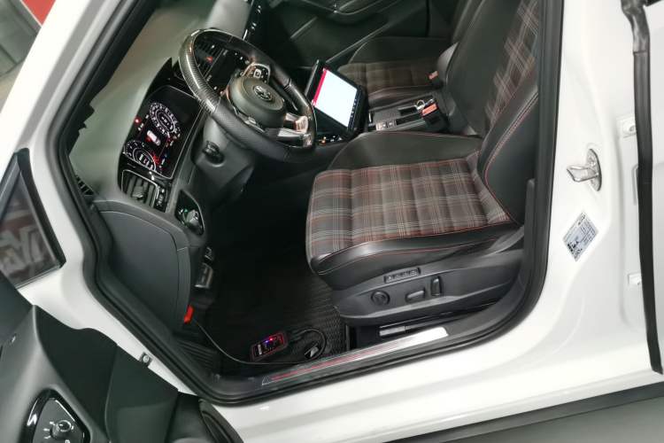 Used Volkswagen Golf GTI 2018 2.0 TSI GTI Left Front Seat