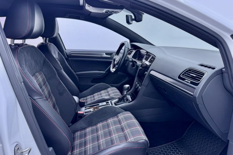 Used Volkswagen Golf GTI 2018 2.0 TSI GTI Right Front Seat