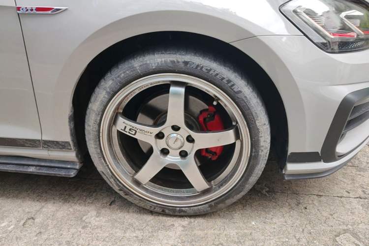 Used Volkswagen Golf GTI 2018 2.0 TSI GTI Right Front Wheel Hub
