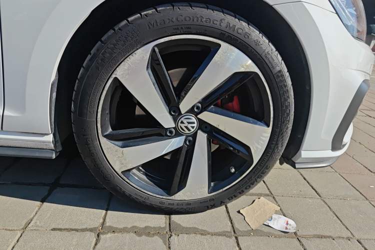 Used Volkswagen Golf GTI 2018 2.0 TSI GTI Right Front Wheel Hub