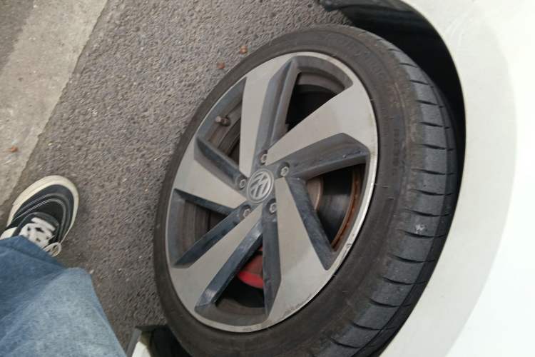 Used Volkswagen Golf GTI 2018 2.0 TSI GTI Right Front Wheel Hub