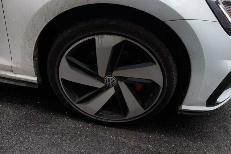Used Volkswagen Golf GTI 2018 2.0 TSI GTI Right Front Wheel Hub