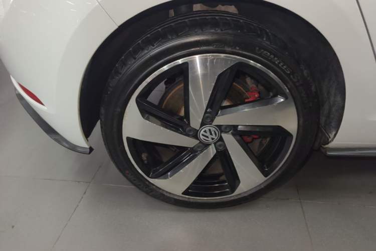 Used Volkswagen Golf GTI 2018 2.0 TSI GTI Right Rear Wheel Hub