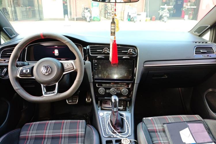 Used Volkswagen Golf GTI 2019 2.0 TSI GTI China V Standard Center Console