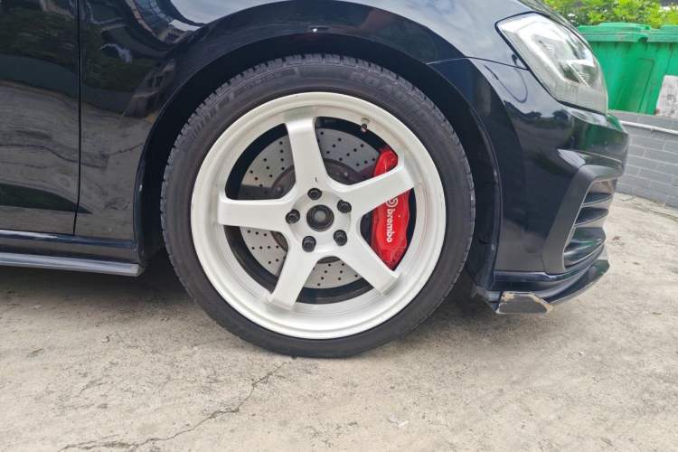 Used Volkswagen Golf GTI 2019 2.0 TSI GTI China V Standard Right Front Wheel Hub