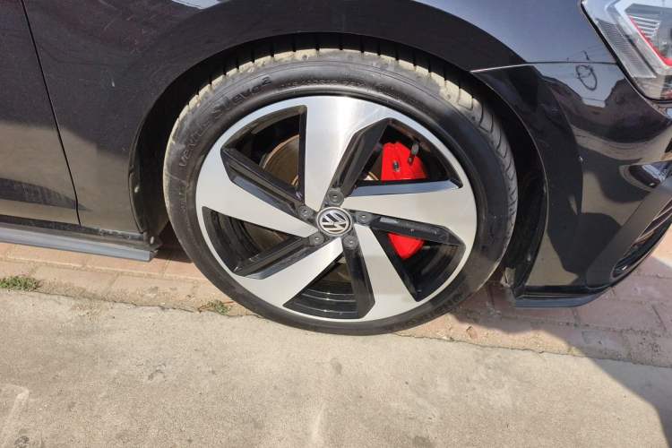Used Volkswagen Golf GTI 2019 2.0 TSI GTI China V Standard Right Front Wheel Hub