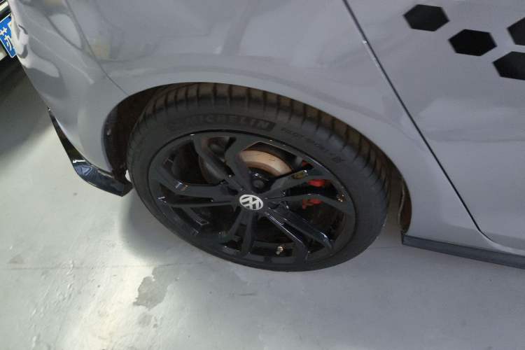 Used Volkswagen Golf GTI 2019 2.0 TSI GTI China V Standard Right Rear Wheel Hub