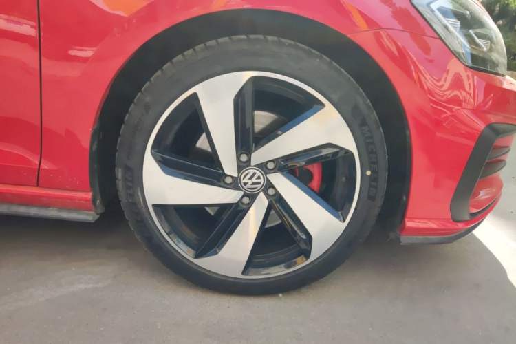 Used Volkswagen Golf GTI 2019 2.0 TSI GTI China V Standard Right Front Wheel Hub