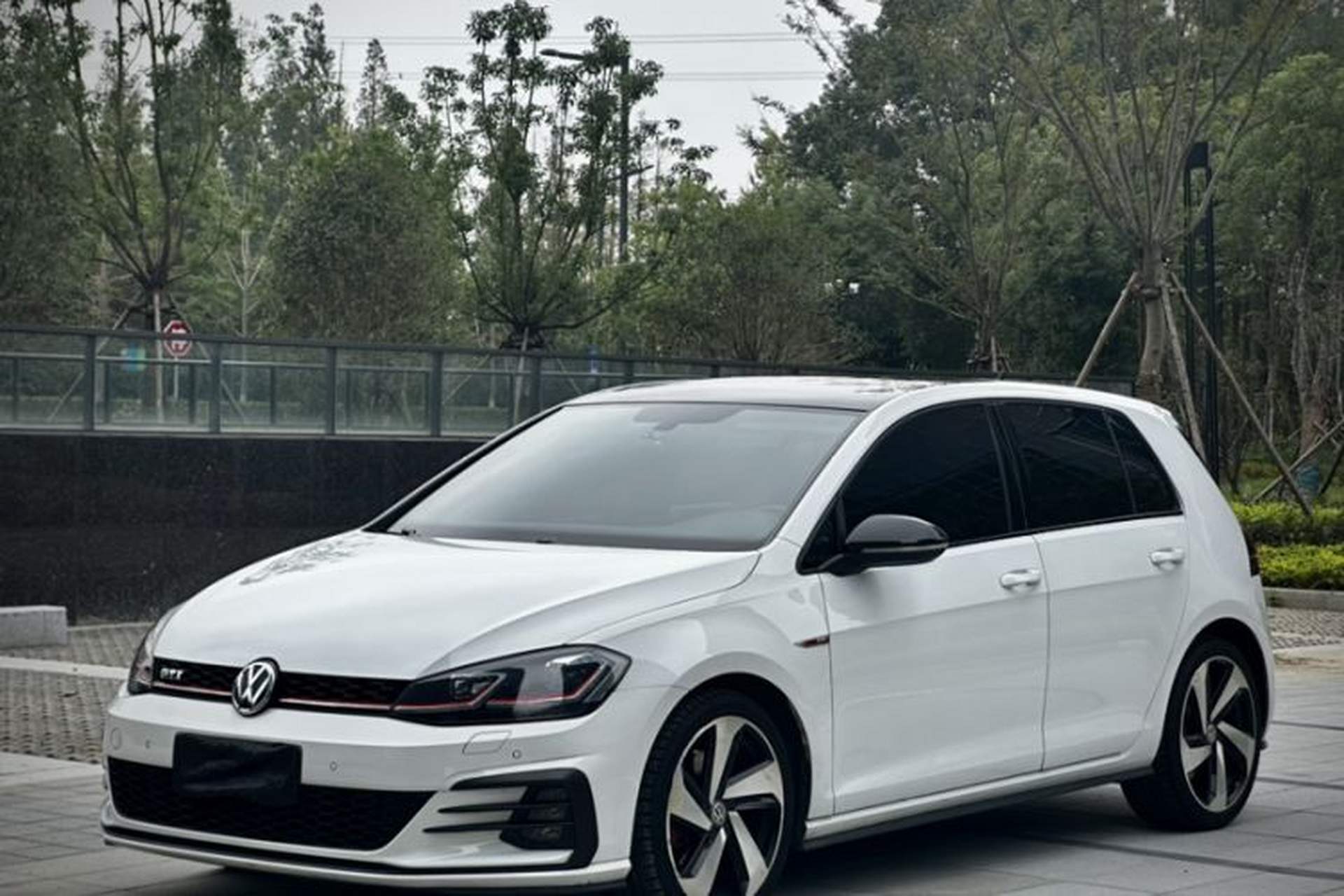 Used Volkswagen Golf GTI 2019 2.0 TSI GTI China V Standard Front Left 45 Deg