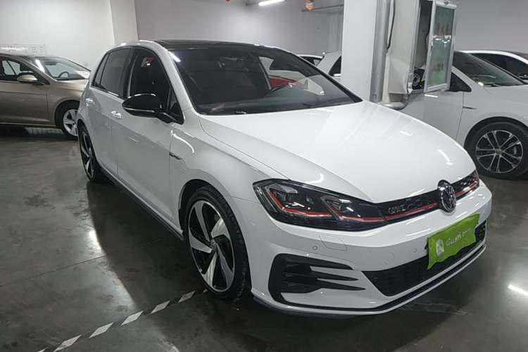 Used Volkswagen Golf GTI 2019 2.0 TSI GTI China V Standard Front Right 45 Deg