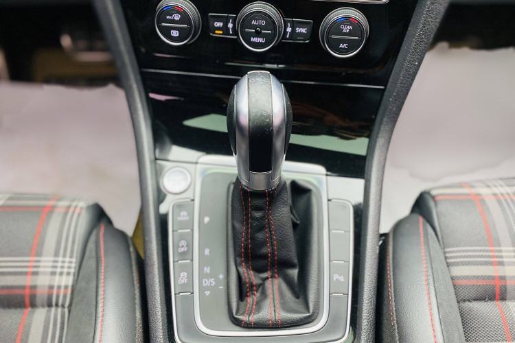 Used Volkswagen Golf GTI 2019 2.0 TSI GTI China V Standard Interior 4