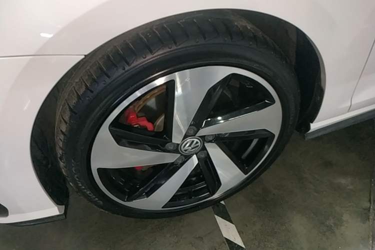 Used Volkswagen Golf GTI 2019 2.0 TSI GTI China V Standard Left Front Wheel Hub