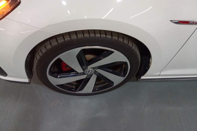Used Volkswagen Golf GTI 2019 2.0 TSI GTI China V Standard Left Front Wheel Hub