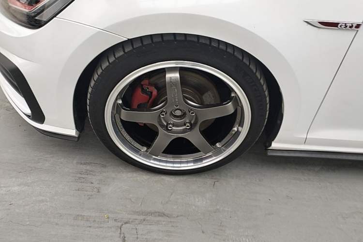 Used Volkswagen Golf GTI 2019 2.0 TSI GTI China V Standard Left Front Wheel Hub