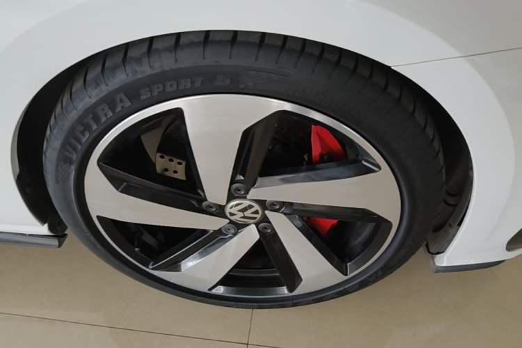 Used Volkswagen Golf GTI 2019 2.0 TSI GTI China V Standard Right Front Wheel Hub
