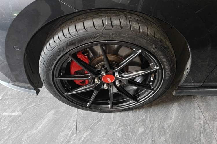 Used Volkswagen Golf GTI 2021 Facelift 380TSI DSG GTI Left Front Wheel Hub