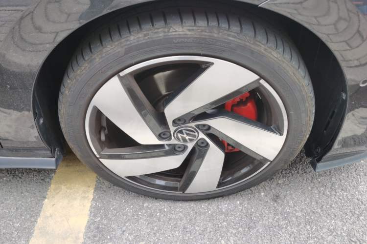 Used Volkswagen Golf GTI 2021 Facelift 380TSI DSG GTI Right Front Wheel Hub