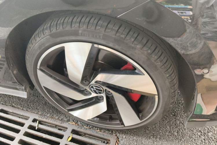 Used Volkswagen Golf GTI 2021 380TSI DSG GTI Right Front Wheel Hub