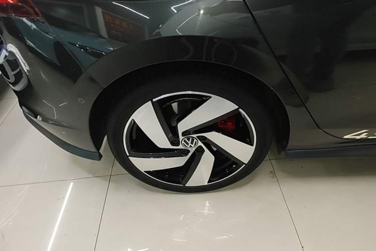 Used Volkswagen Golf GTI 2021 380TSI DSG GTI Right Rear Wheel Hub