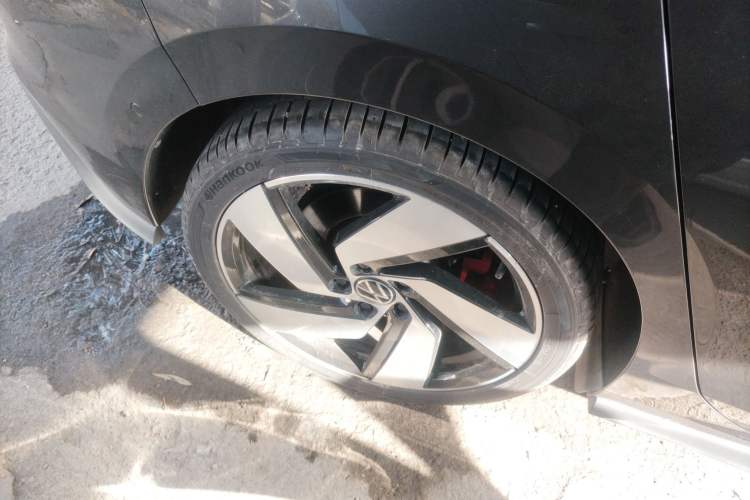 Used Volkswagen Golf GTI 2021 380TSI DSG GTI Right Rear Wheel Hub