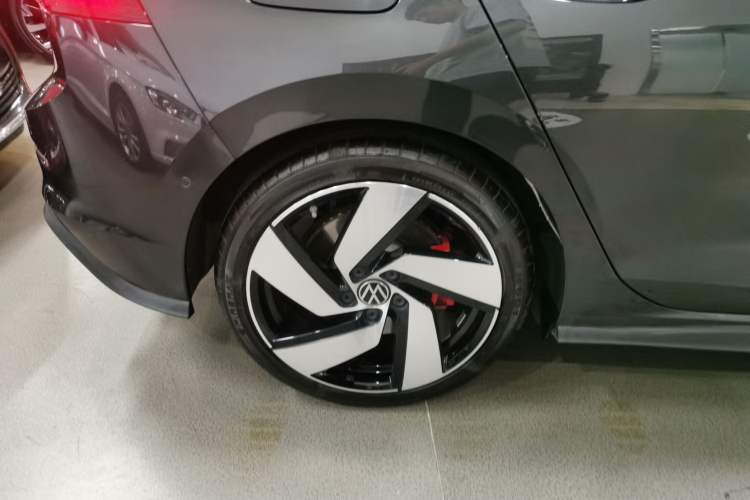 Used Volkswagen Golf GTI 2021 380TSI DSG GTI Right Rear Wheel Hub
