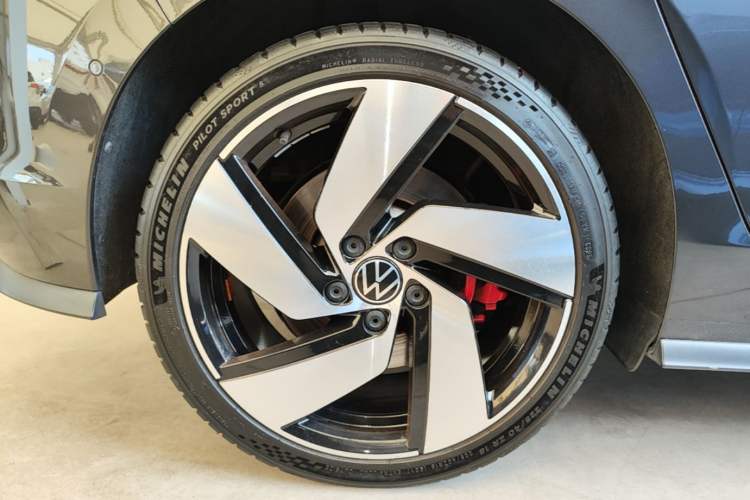 Used Volkswagen Golf GTI 2021 Facelift 380TSI DSG GTI Right Rear Wheel Hub