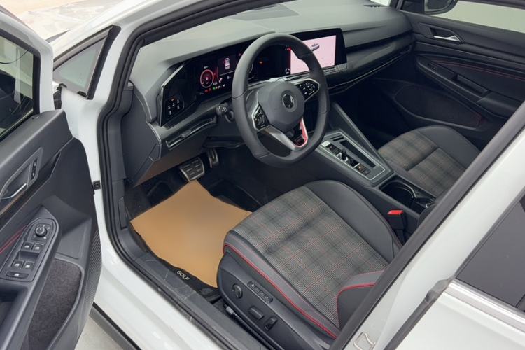 Used Volkswagen Golf GTI 2021 Facelift 380TSI DSG GTI Interior 4