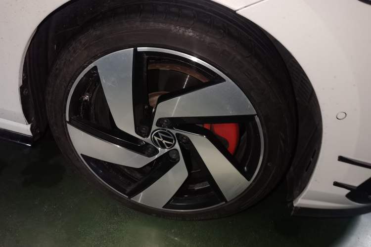 Used Volkswagen Golf GTI 2021 380TSI DSG GTI Right Front Wheel Hub