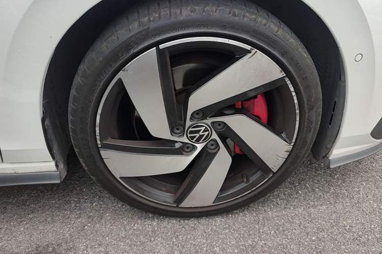 Used Volkswagen Golf GTI 2021 380TSI DSG GTI Right Front Wheel Hub