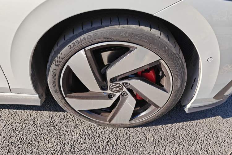 Used Volkswagen Golf GTI 2021 Facelift 380TSI DSG GTI Right Front Wheel Hub